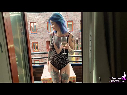 ❤️ Ашық аспан астында аузын сорып, құмарланып жатқан керемет қыз ️❌ Саху бойынша бізде ❤